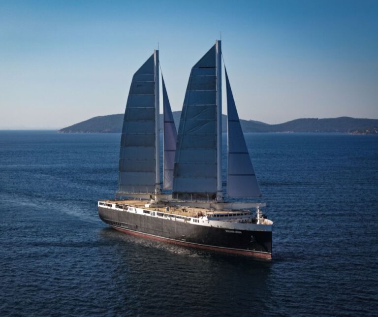 Le Neoliner Origin sous voiles vers une transatlantique à la voile